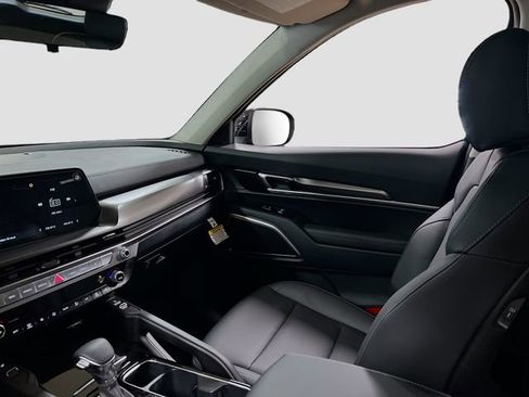 New 2025 Kia Telluride S image 25