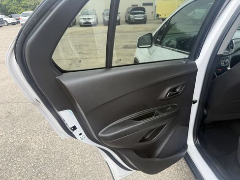 Used 2018 Chevrolet Trax LT AWD/4WD image 14