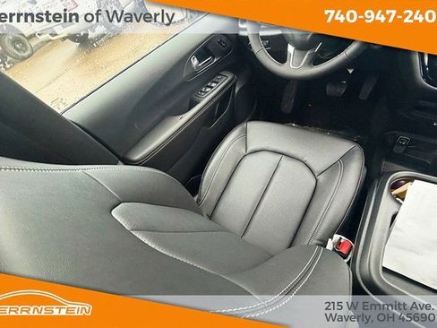 New 2026 Chrysler Pacifica Select image 10