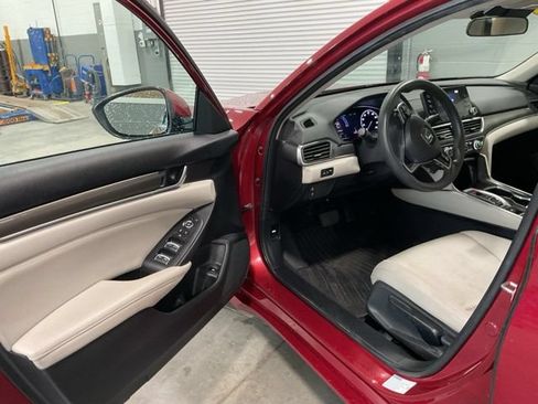 Used 2018 Honda Accord Hybrid image 16