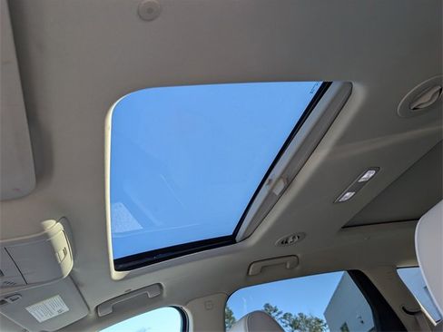 Used 2023 Buick Enclave Avenir w/ Avenir Technology Package image 17