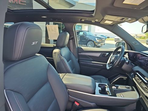 Used 2025 Buick Enclave Sport Touring w/ Super Cruise Package FWD image 35