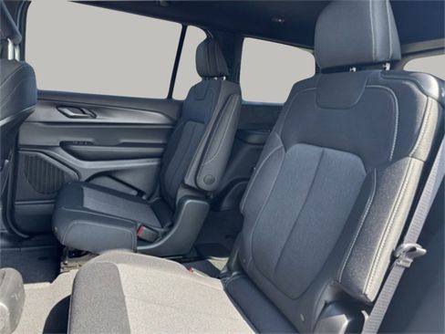 New 2025 Jeep Grand Cherokee L Laredo w/ Luxury Tech Group I image 27