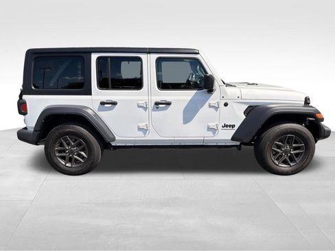Used 2024 Jeep Wrangler Unlimited Sport AWD/4WD image 9