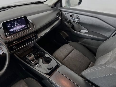 Used 2024 Nissan Rogue SV image 23