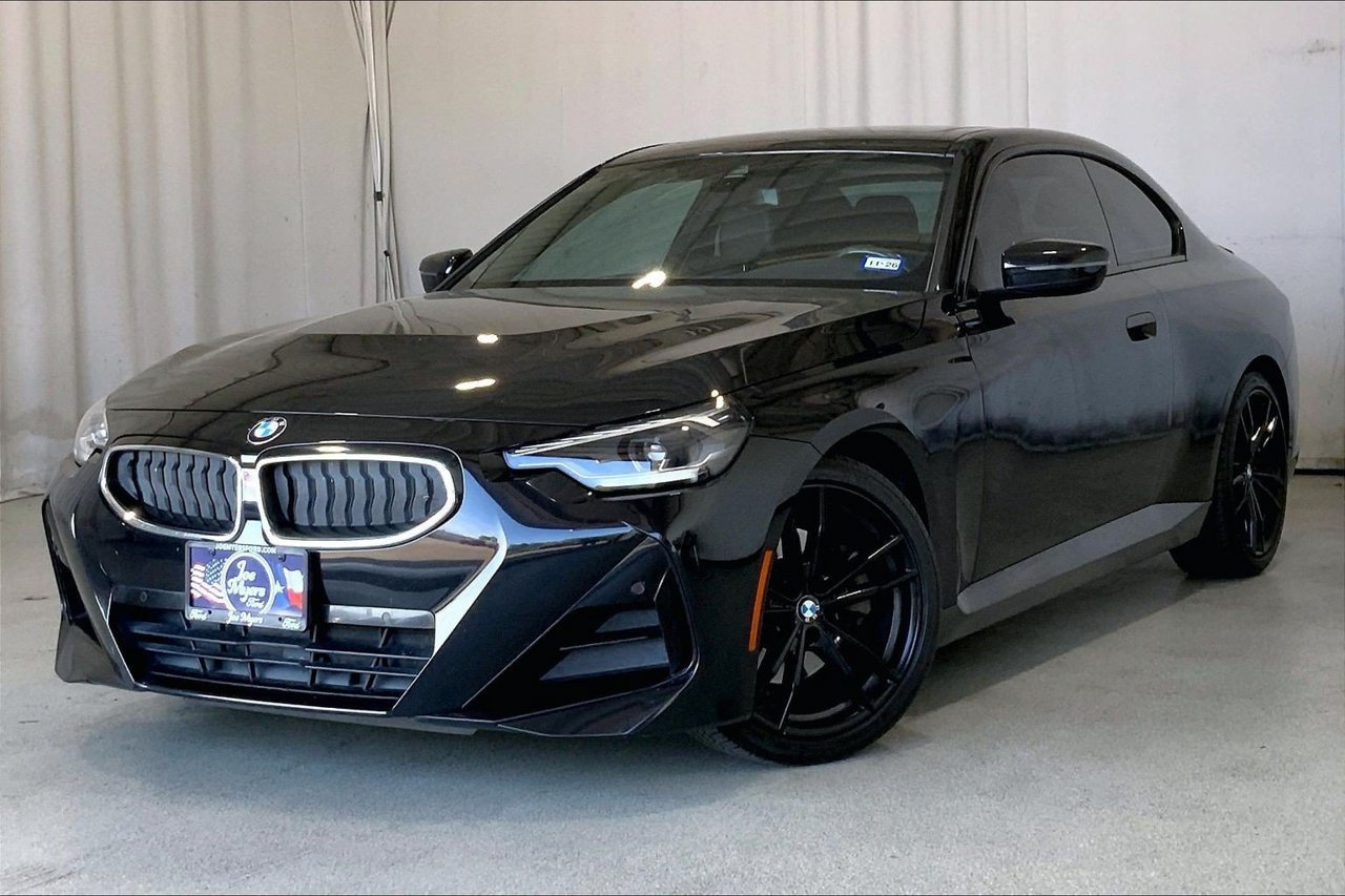 Used 2022 BMW 230i Coupe w/ M Sport Package RWD image 2