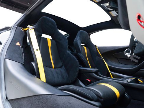 Used 2017 McLaren 570S RWD image 23