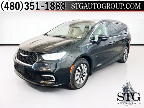 Used 2021 Chrysler Pacifica Touring-L image 1