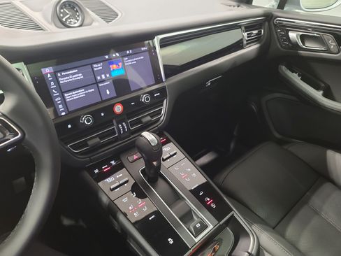 New 2026 Porsche Macan image 20