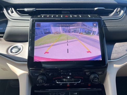New 2025 Jeep Grand Cherokee Limited AWD/4WD image 38
