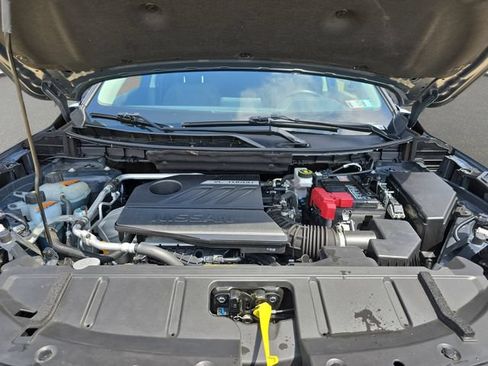 Used 2025 Nissan Rogue SV FWD image 32