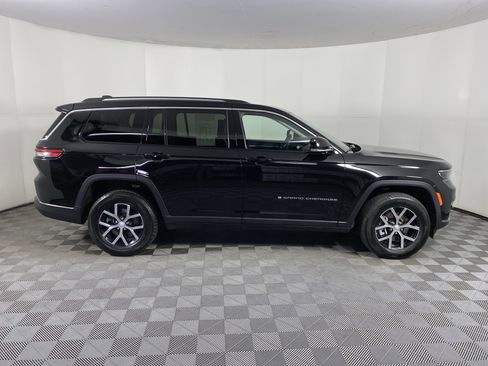 Used 2023 Jeep Grand Cherokee L Limited AWD/4WD image 7