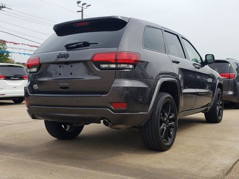Used 2021 Jeep Grand Cherokee Laredo X AWD/4WD image 3