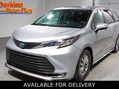 Used 2021 Toyota Sienna XLE