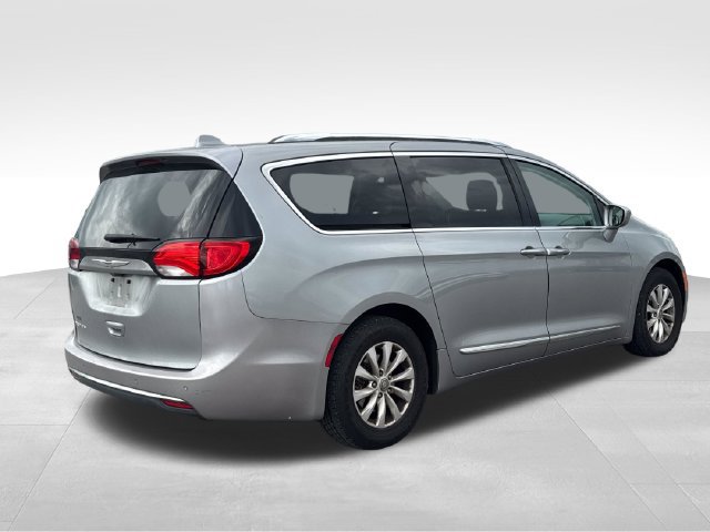 Used 2018 Chrysler Pacifica Touring-L FWD image 7