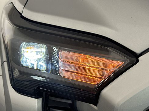 Used 2025 Toyota Tacoma SR5 image 9