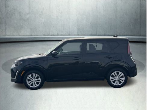 Used 2023 Kia Soul LX image 7
