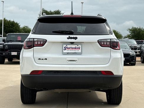 Used 2024 Jeep Compass Latitude w/ Altitude Special Edition AWD/4WD image 7
