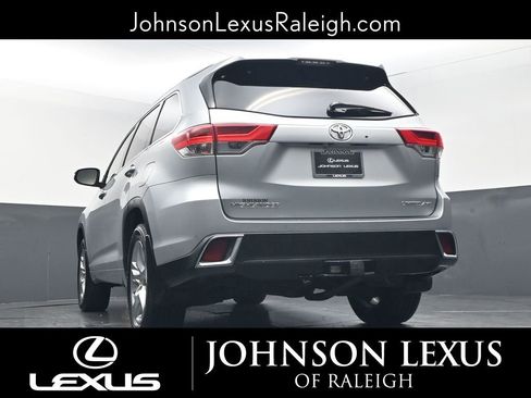 Used 2018 Toyota Highlander Limited image 18