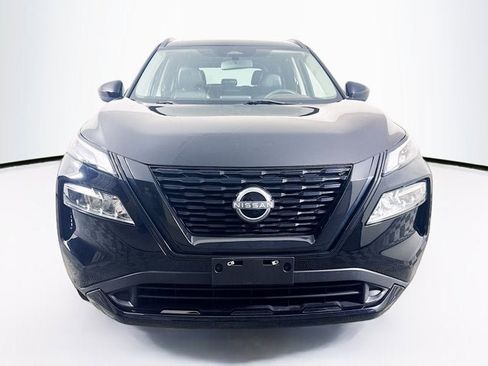 Used 2023 Nissan Rogue SV w/ SV Premium B Package image 2