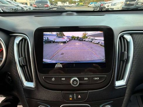 Used 2020 Chevrolet Malibu LT image 32