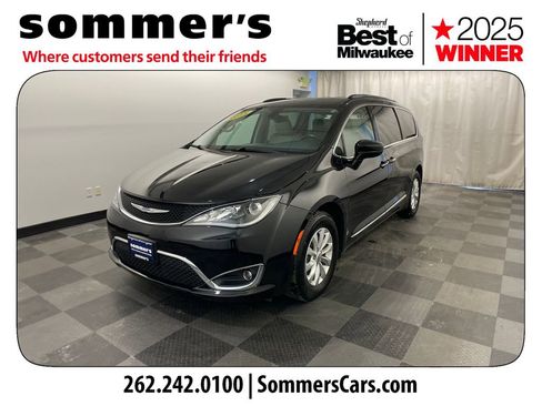 Used 2018 Chrysler Pacifica Touring-L image 2