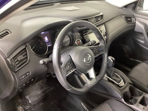 Used 2019 Nissan Rogue SV w/ Sun & Sound Touring Package image 9