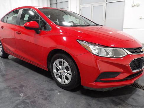 Used 2019 Chevrolet Cruze LS FWD image 2