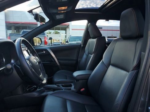 Used 2016 Toyota RAV4 SE image 13