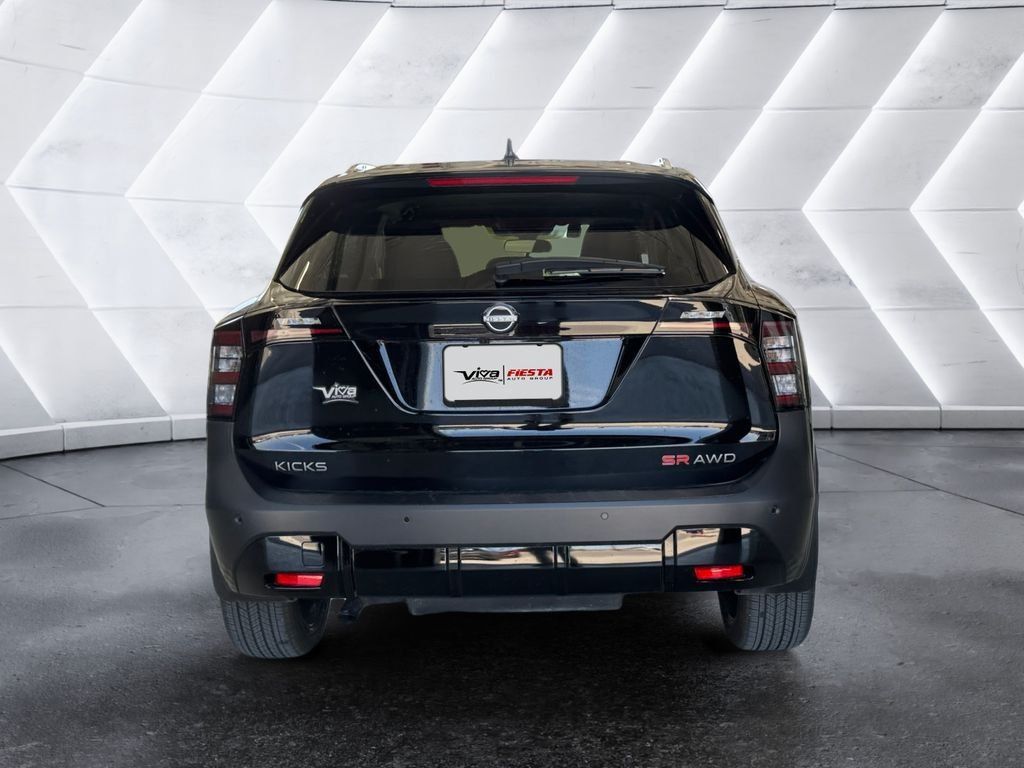 Used 2025 Nissan Kicks SR AWD/4WD image 5