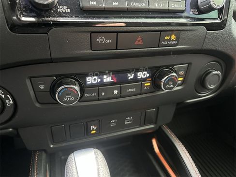 Used 2023 Nissan Frontier PRO-4X w/ Technology Package image 18