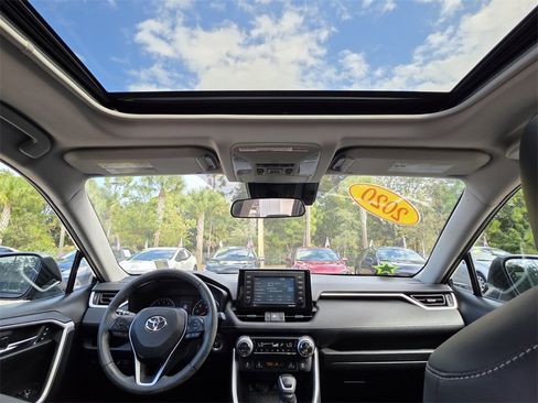 Certified 2020 Toyota RAV4 XLE Premium image 4