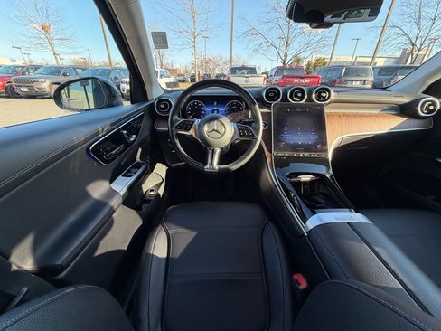 Used 2024 Mercedes-Benz GLC 300 4MATIC image 18