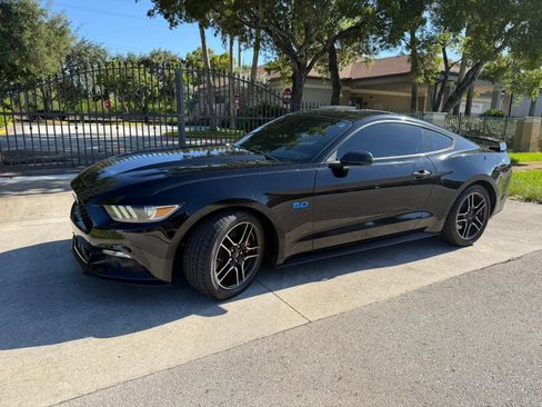 Used 2015 Ford Mustang GT RWD image 1