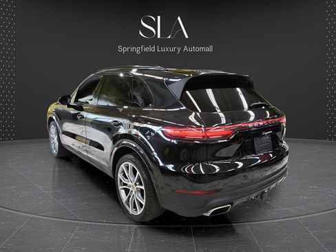 Used 2023 Porsche Cayenne w/ Premium Package AWD/4WD image 7