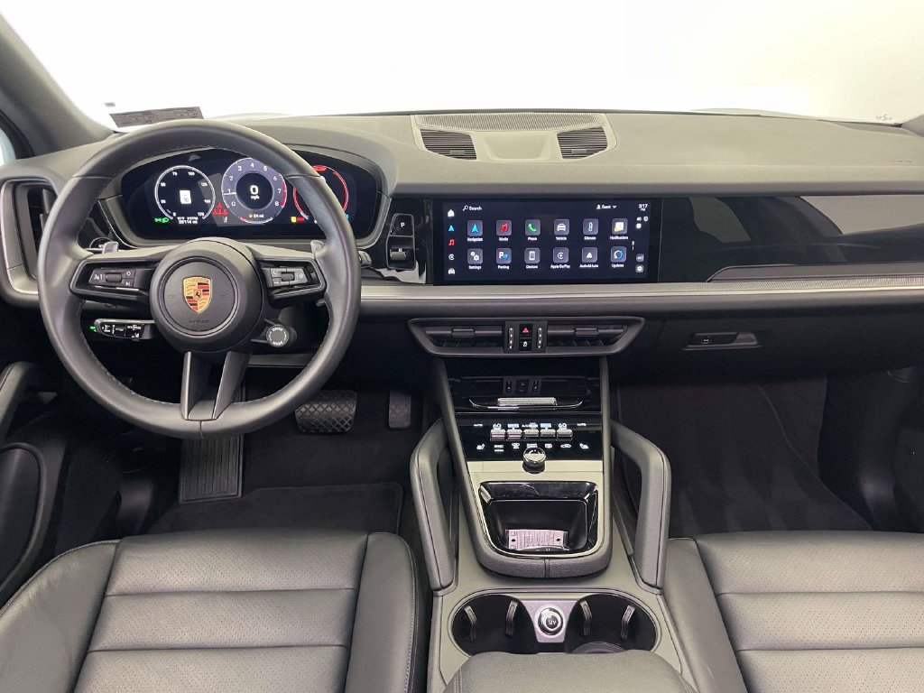 Certified 2025 Porsche Cayenne AWD/4WD image 26