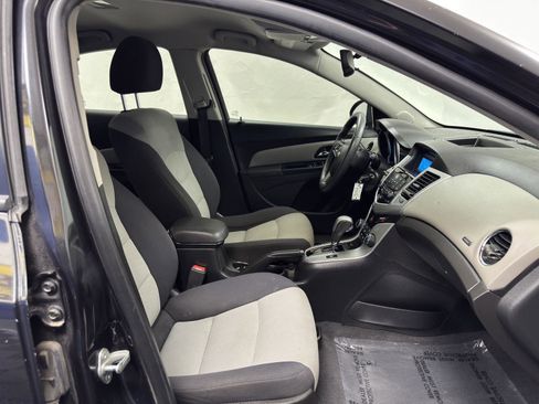 Used 2013 Chevrolet Cruze LS image 36