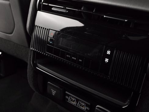 Used 2024 Jeep Wagoneer Series II image 19