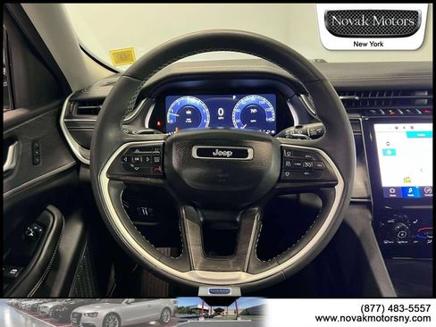 Used 2023 Jeep Grand Cherokee Limited w/ Luxury Tech Group II AWD/4WD image 16