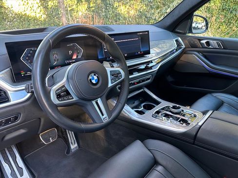 Used 2023 BMW X7 M60i w/ Executive Package image 9