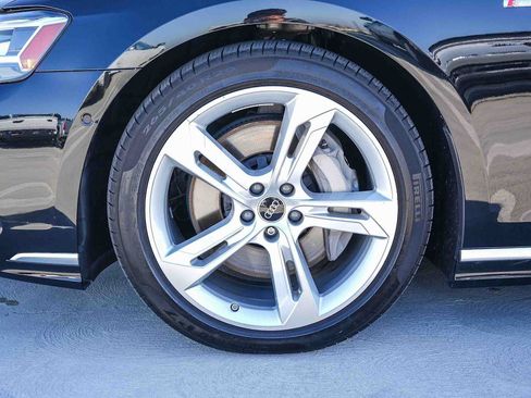 Used 2025 Audi A8 L 3.0T AWD/4WD image 14