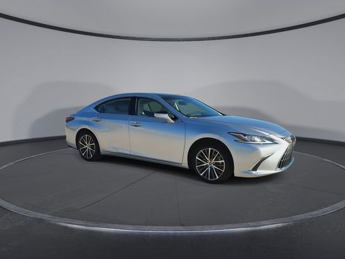 Used 2025 Lexus ES 350 w/ Premium Package FWD image 2