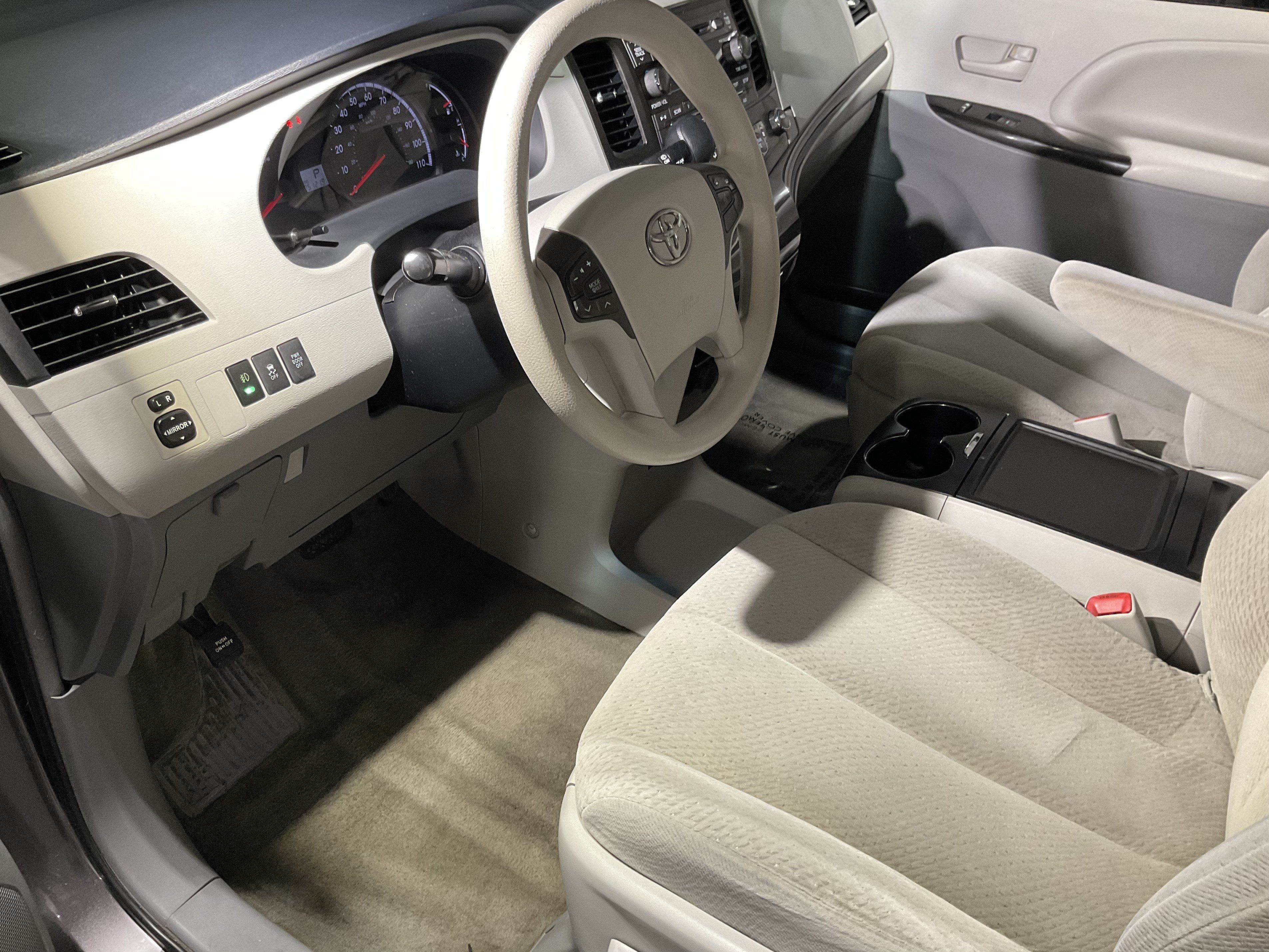 Used 2012 Toyota Sienna LE w/ Towing Pkg FWD image 19