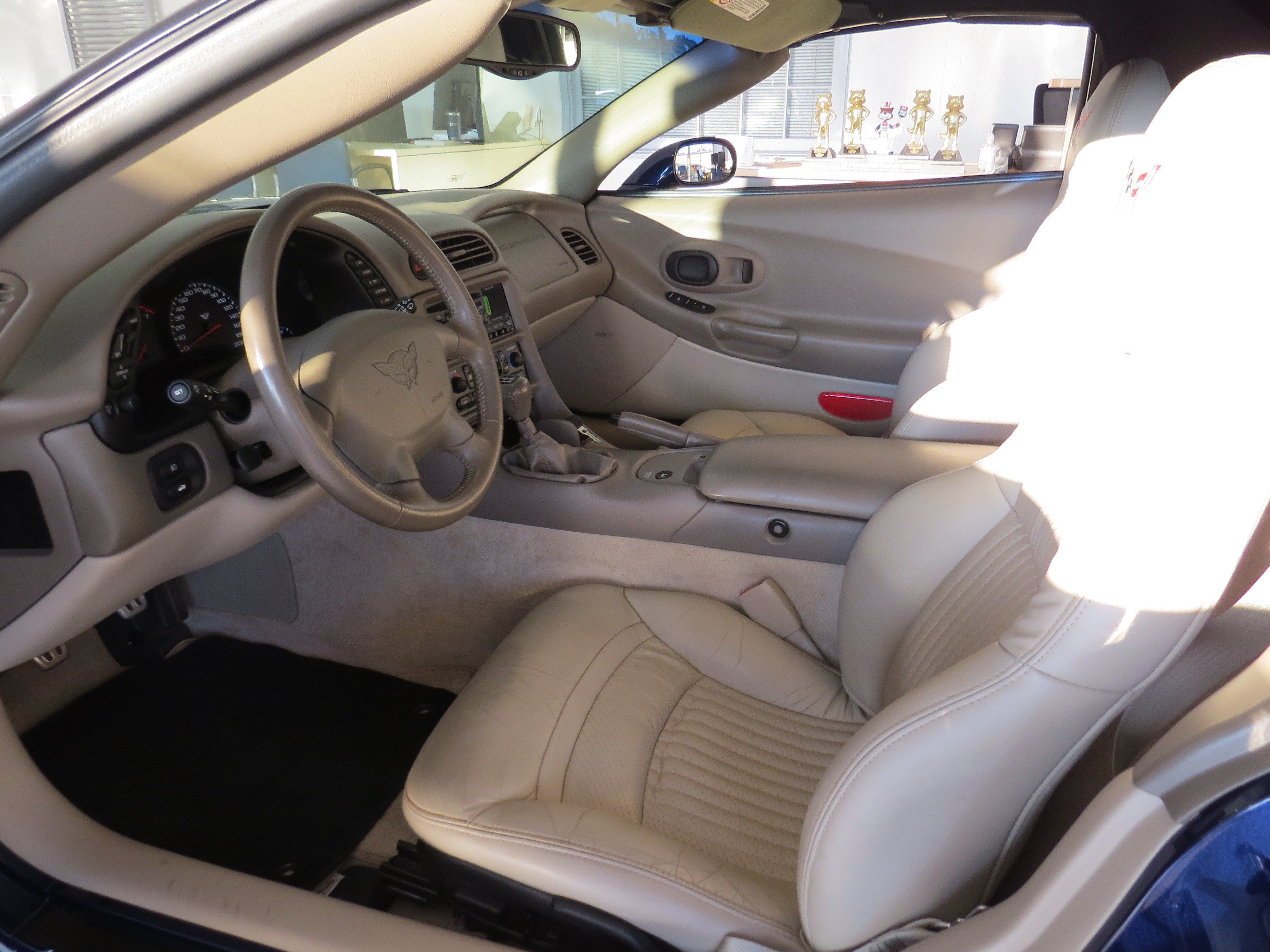 Used 2004 Chevrolet Corvette Convertible w/ Preferred Equipment Group RWD image 15