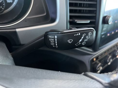 Used 2020 Volkswagen Atlas Cross Sport SE FWD image 40