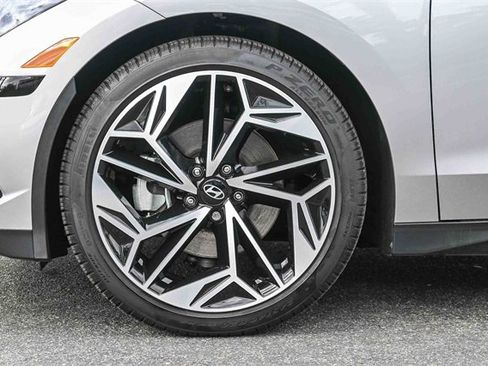 Certified 2025 Hyundai Ioniq 6 SEL image 11