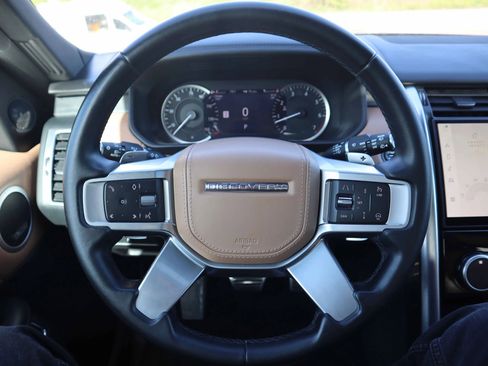 Used 2023 Land Rover Discovery HSE R-Dynamic AWD/4WD image 18