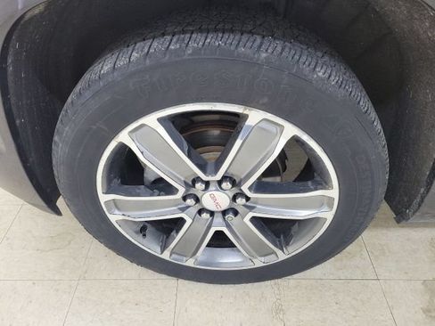 Used 2017 GMC Acadia Denali w/ Technology Package FWD image 10