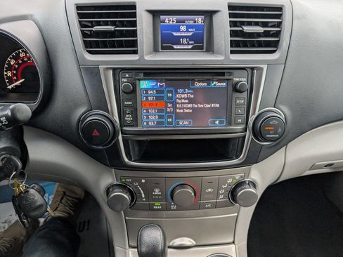 Used 2013 Toyota Highlander 4WD image 18