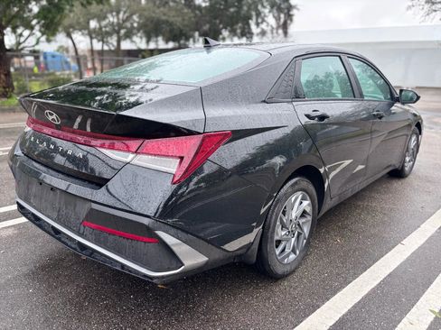 Used 2024 Hyundai Elantra SEL FWD image 7